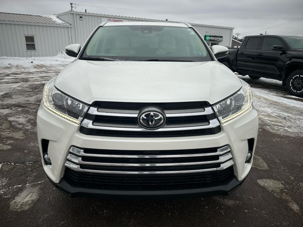 2017 Toyota Highlander XLE Photo1