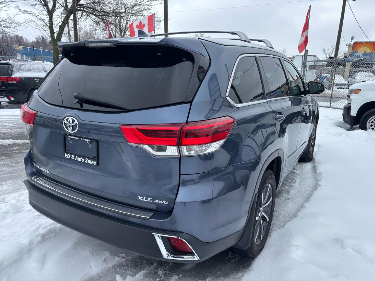 2017 Toyota Highlander XLE, AWD, Loaded, Leather, Navigation, Sunroof - Photo #7