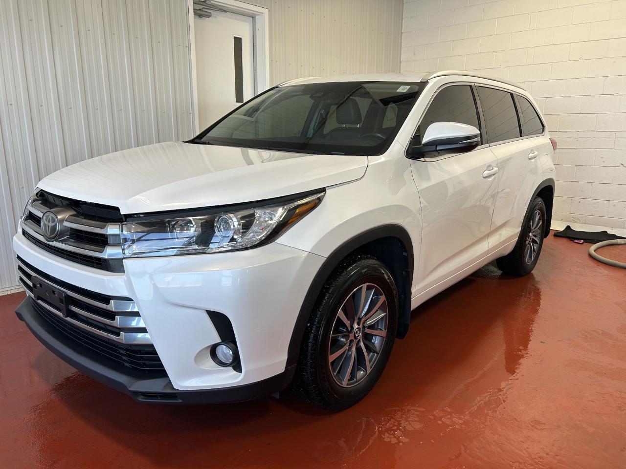 Used 2017 Toyota Highlander XLE AWD for sale in Pembroke, ON