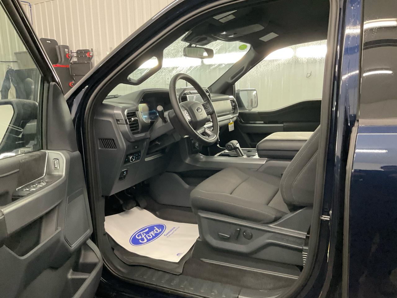 2025 Ford F-150 XLT Photo5