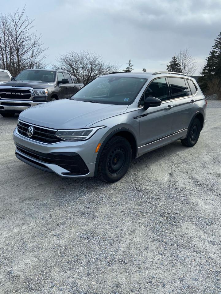 2022 Volkswagen Tiguan Comfortline R-Line Black Edition Photo14