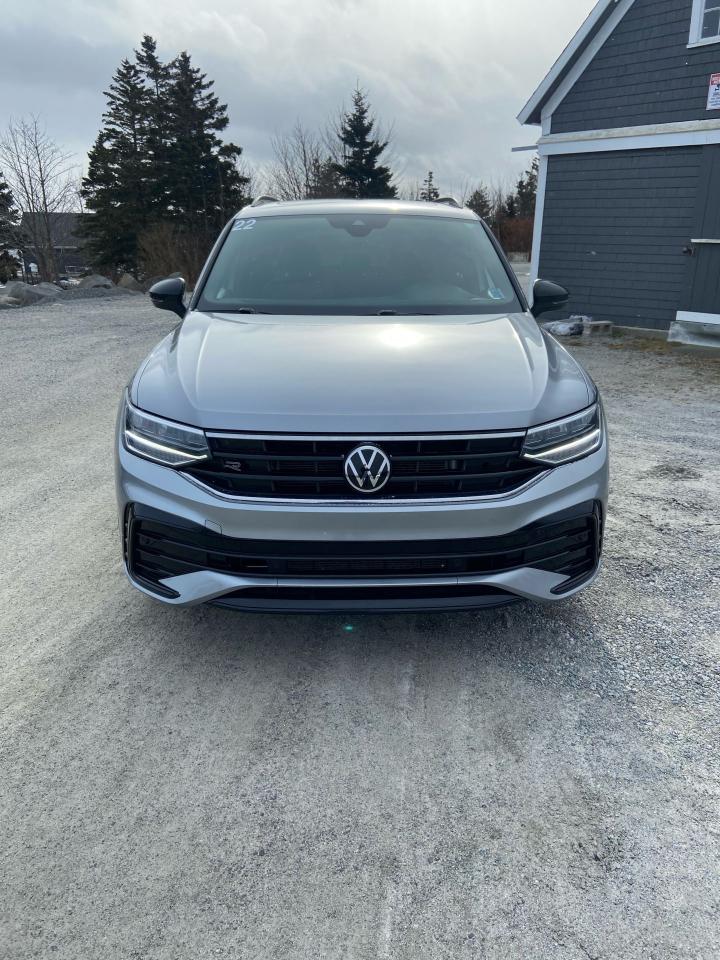 2022 Volkswagen Tiguan Comfortline R-Line Black Edition Photo15