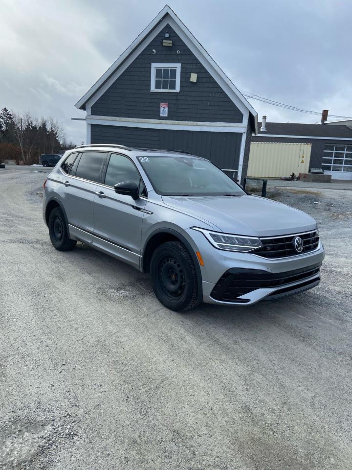 2022 Volkswagen Tiguan Comfortline R-Line Black Edition Photo16