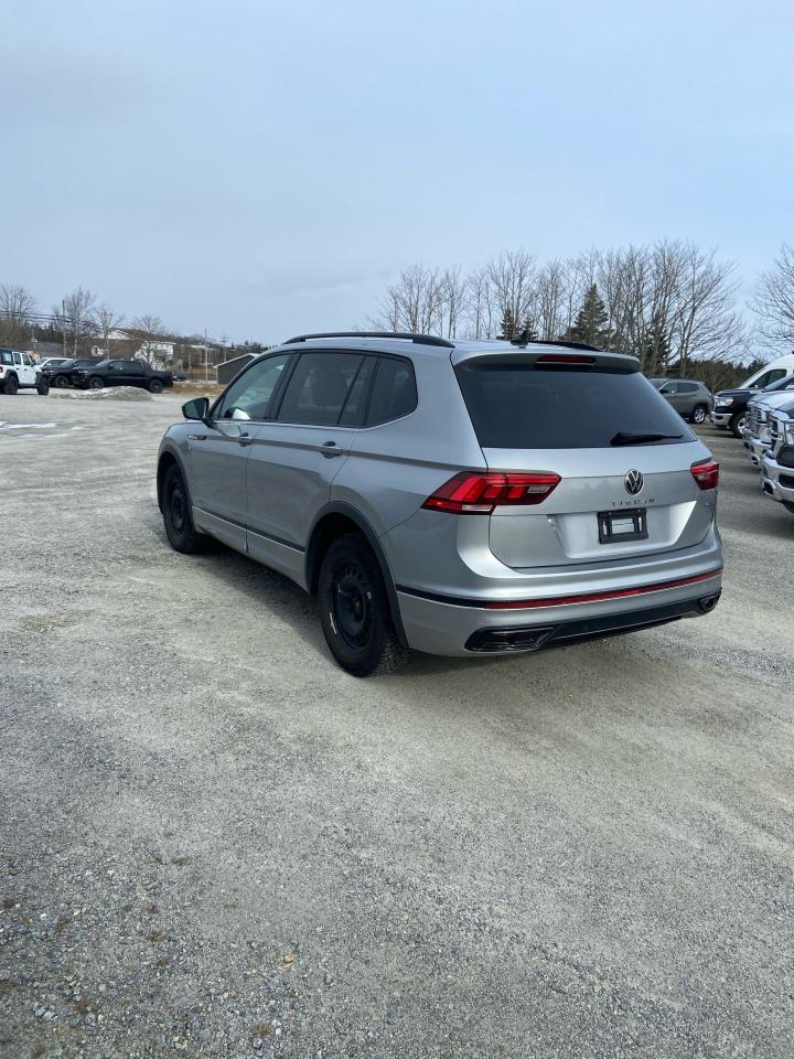 2022 Volkswagen Tiguan Comfortline R-Line Black Edition Photo18