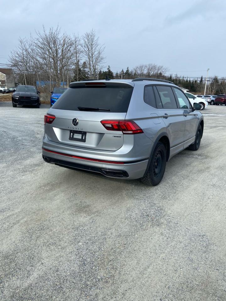 2022 Volkswagen Tiguan Comfortline R-Line Black Edition Photo17