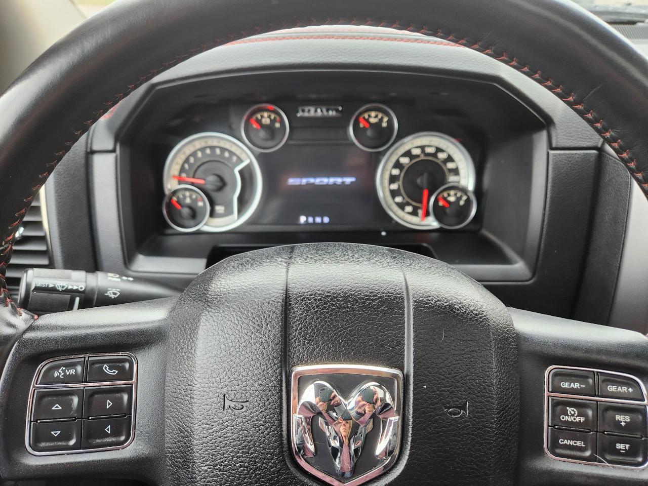 2016 RAM 1500 SPORT Photo3