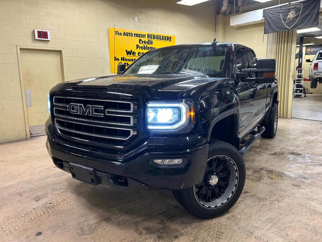 Used 2019 GMC Sierra 1500 SLE for sale in Windsor, ON