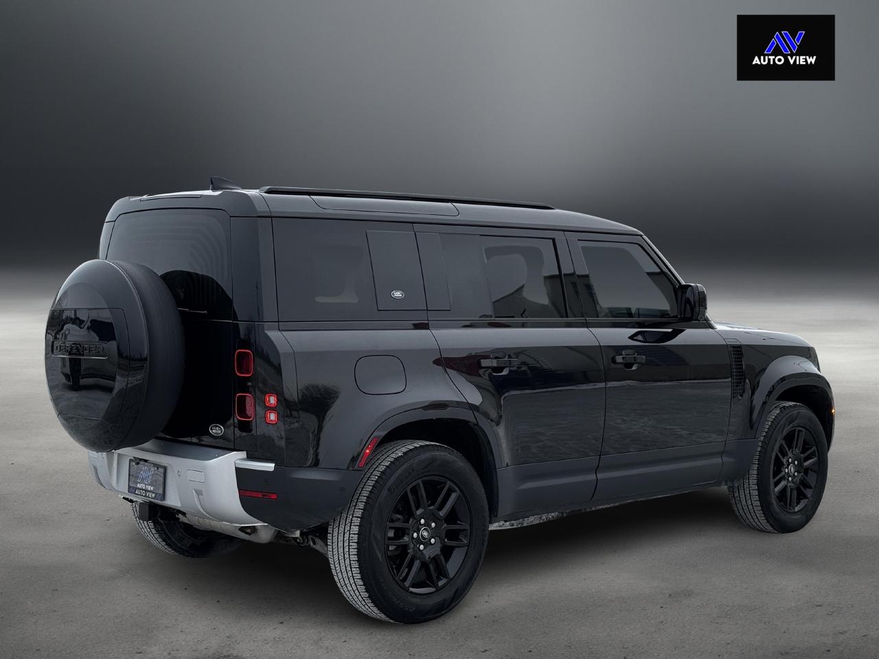 2023 Land Rover Defender 110 S AWD **DEALER SERVICED** Photo4