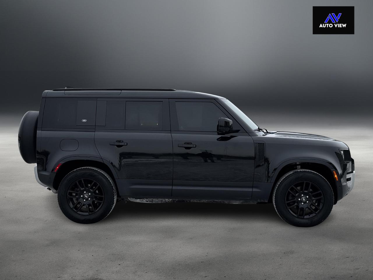 2023 Land Rover Defender 110 S AWD **DEALER SERVICED** Photo3