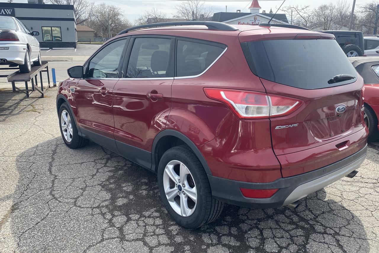 2015 Ford Escape SE Photo2