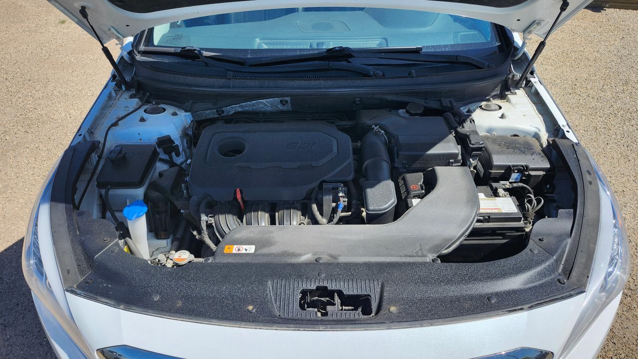 2017 Hyundai Sonata Limited, Leather, Nav, Htd Steering & Seats, BU Ca - Photo #8