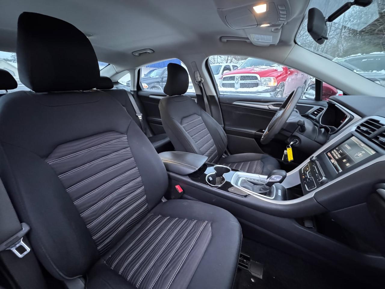2016 Ford Fusion SE - Photo #9