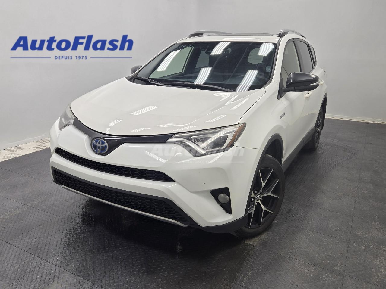 Used 2018 Toyota RAV4 SE HYBRID, CUIR, TOIT OUVRANT, SIEGES CHAUFFANTS for sale in Saint-Hubert, QC