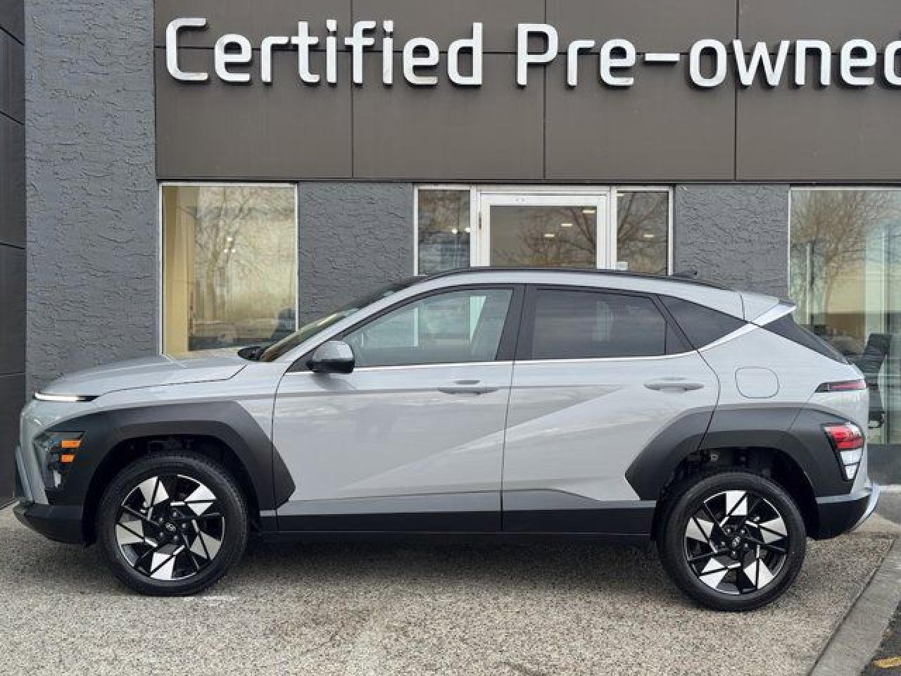 This ACCIDENT FREE Hyundai Kona TREND comes loaded with a reliable and responsive 2.0L motor, automatic transmission, an impressive ALL WHEEL DRIVE system with active cornering, 18-inch alloy wheels, LED automatic headlights, LED daytime running lights, Blind Spot Detection system, heated black leather seats, heated leather wrapped steering wheel, dual-zone automatic climate control, Bluetooth phone & audio connectivity, premium sound system, 12.3-inch touchscreen with wireless APPLE CARPLAY / ANDROID AUTO, power SUNROOF, Lane Keep Assist, Forward Collision Avoidance Assist, adaptive cruise control, back-up camera, factory REMOTE STARTER and much more!!!