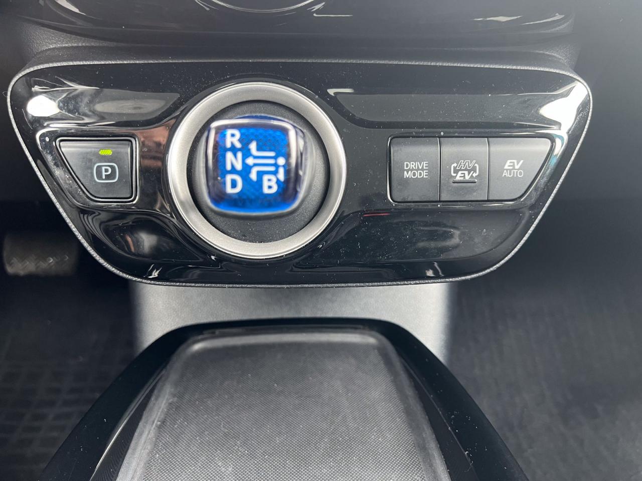 2020 Toyota Prius Prime LE - Photo #11