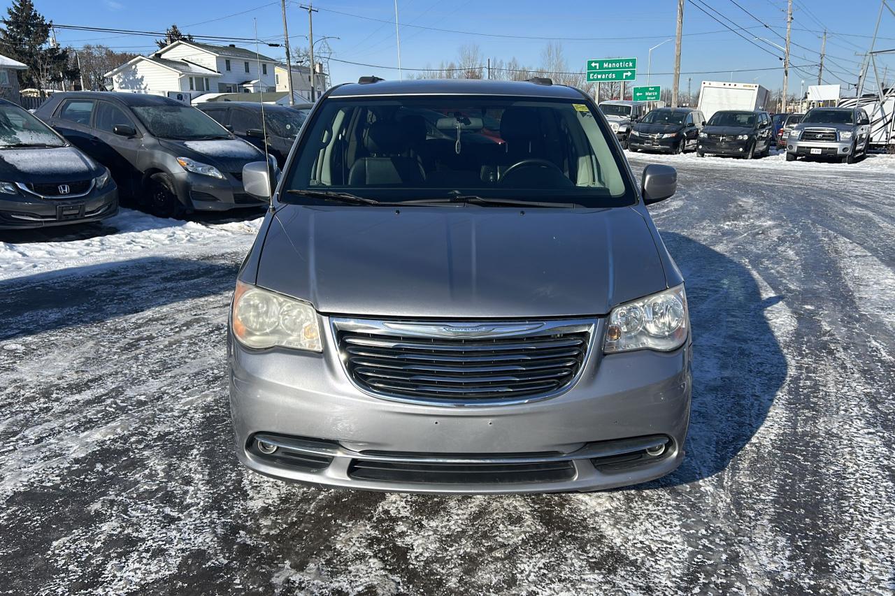 Used 2014 Chrysler Town & Country TOURING for sale in Ottawa, ON