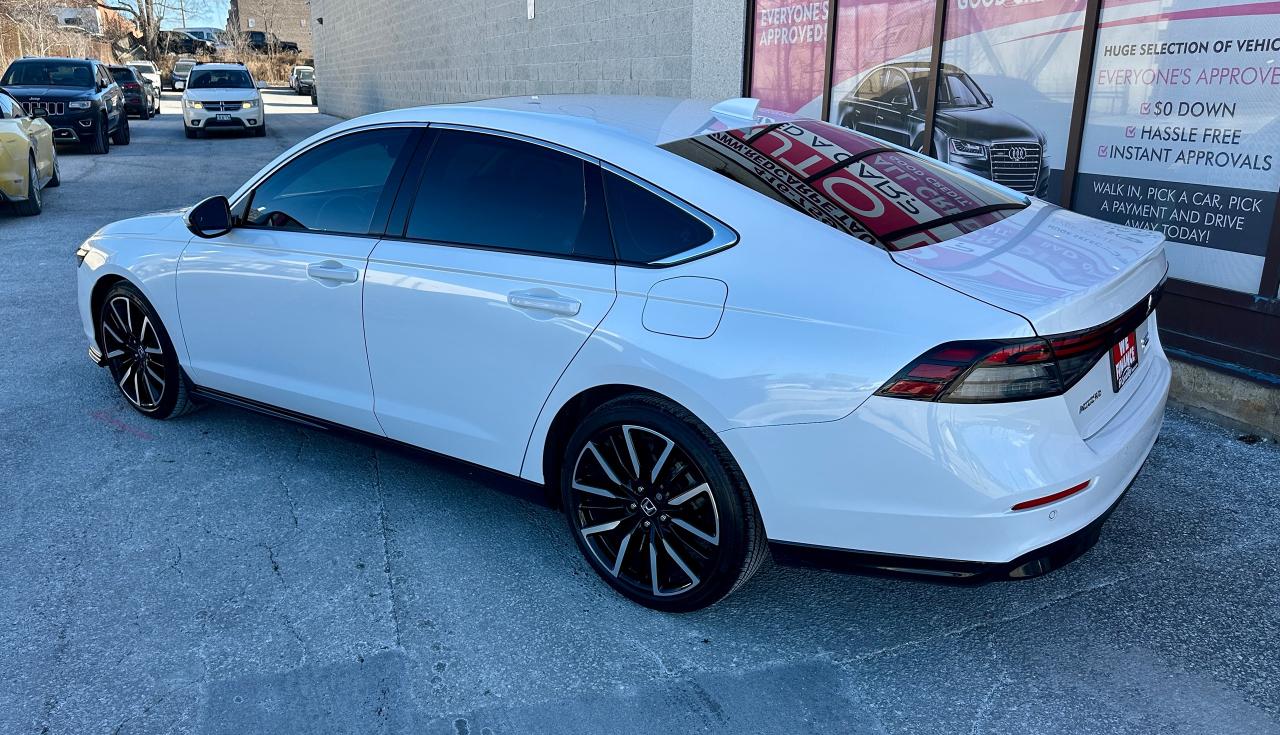 2024 Honda Accord Touring eCVT Photo3