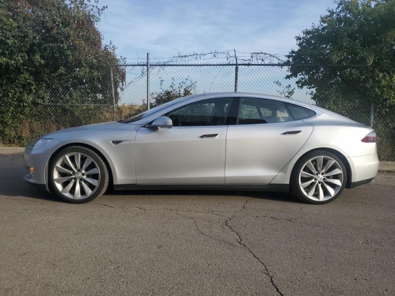 2015 Tesla Model S 4dr Sdn AWD P85D - Photo #3