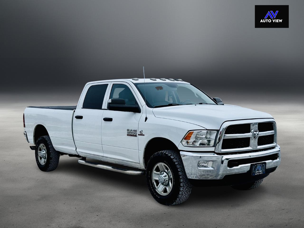 2018 RAM 2500 ST 4x4 Crew Cab 8' Box **HARD TRI-FOLD BED COVER** Photo2