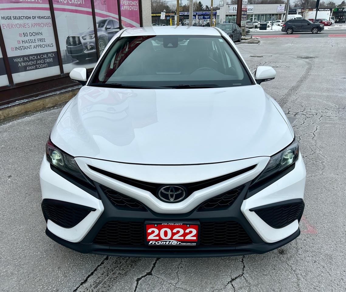 2022 Toyota Camry SE Photo2
