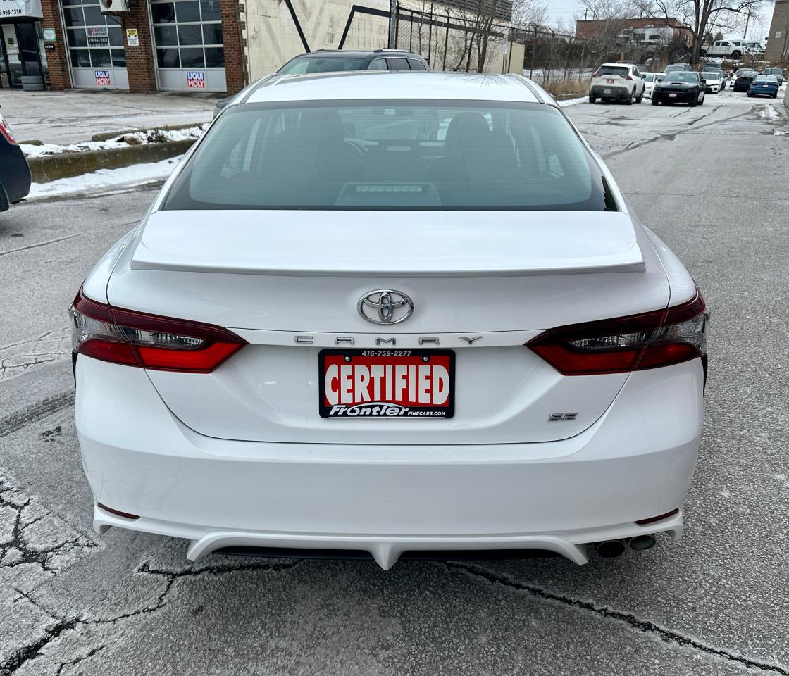 2022 Toyota Camry SE Photo4