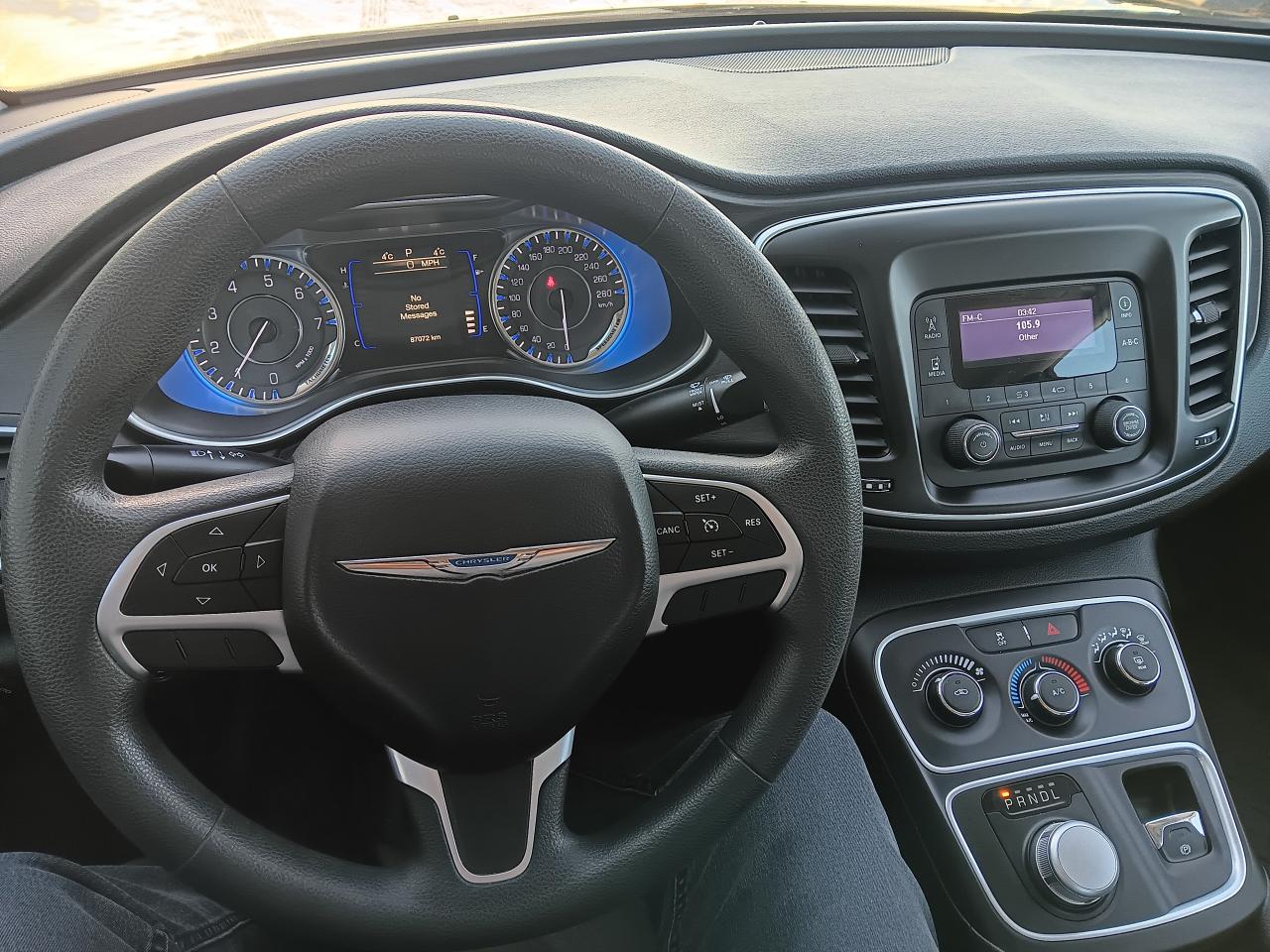 2016 Chrysler 200 LX AUTOMATIC - Photo #12