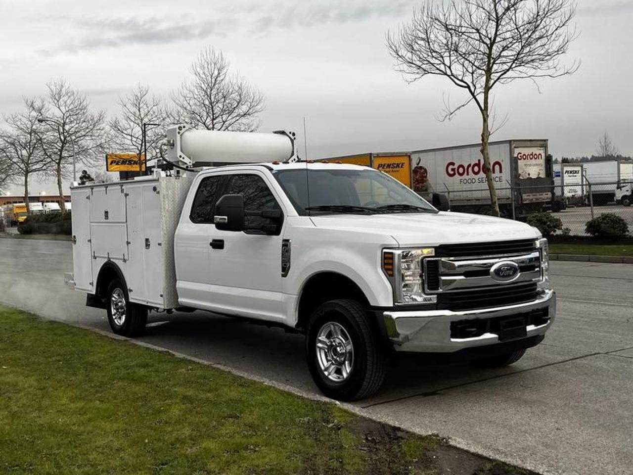 Used 2019 Ford F-350 SD Service Truck  With Air Compressor  4WD for sale in Burnaby, BC