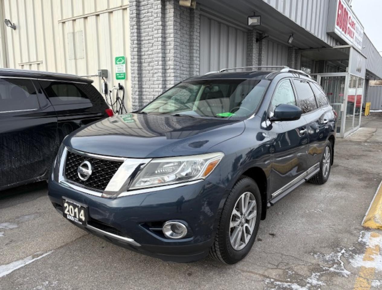 Used 2014 Nissan Pathfinder SL 4WD for sale in Burlington, ON