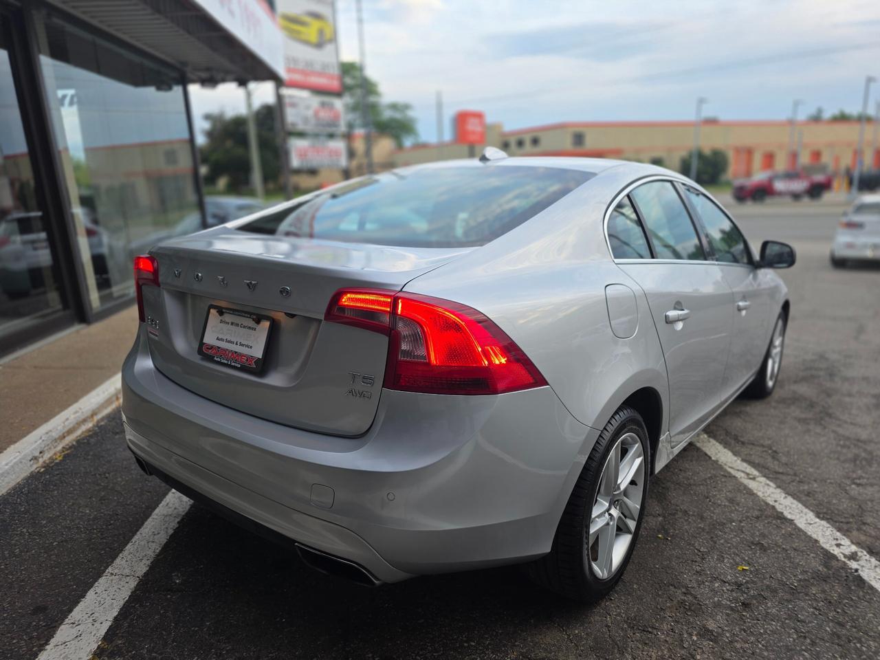 2015 Volvo S60 T5 Premier Plus AWD | BLIS | Leather | Sunroof | Backup Camera Photo4