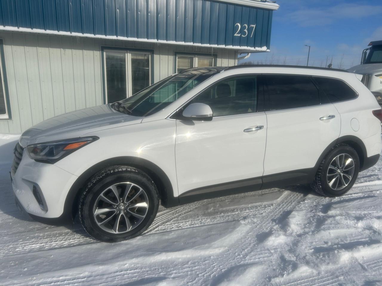 Used 2017 Hyundai Santa Fe XL Luxury for sale in Steinbach, MB