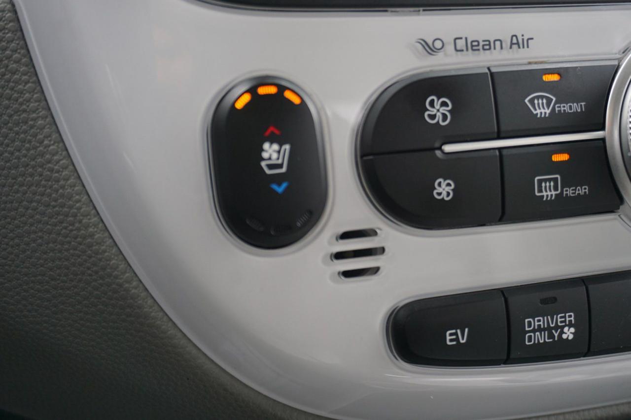 2018 Kia Soul EV LUXURY CERTIFIED *KIA SERVICED* CAMERA NAV BLUETOOTH LEATHER HEATED SEATS CRUISE ALLOYS - Photo #29