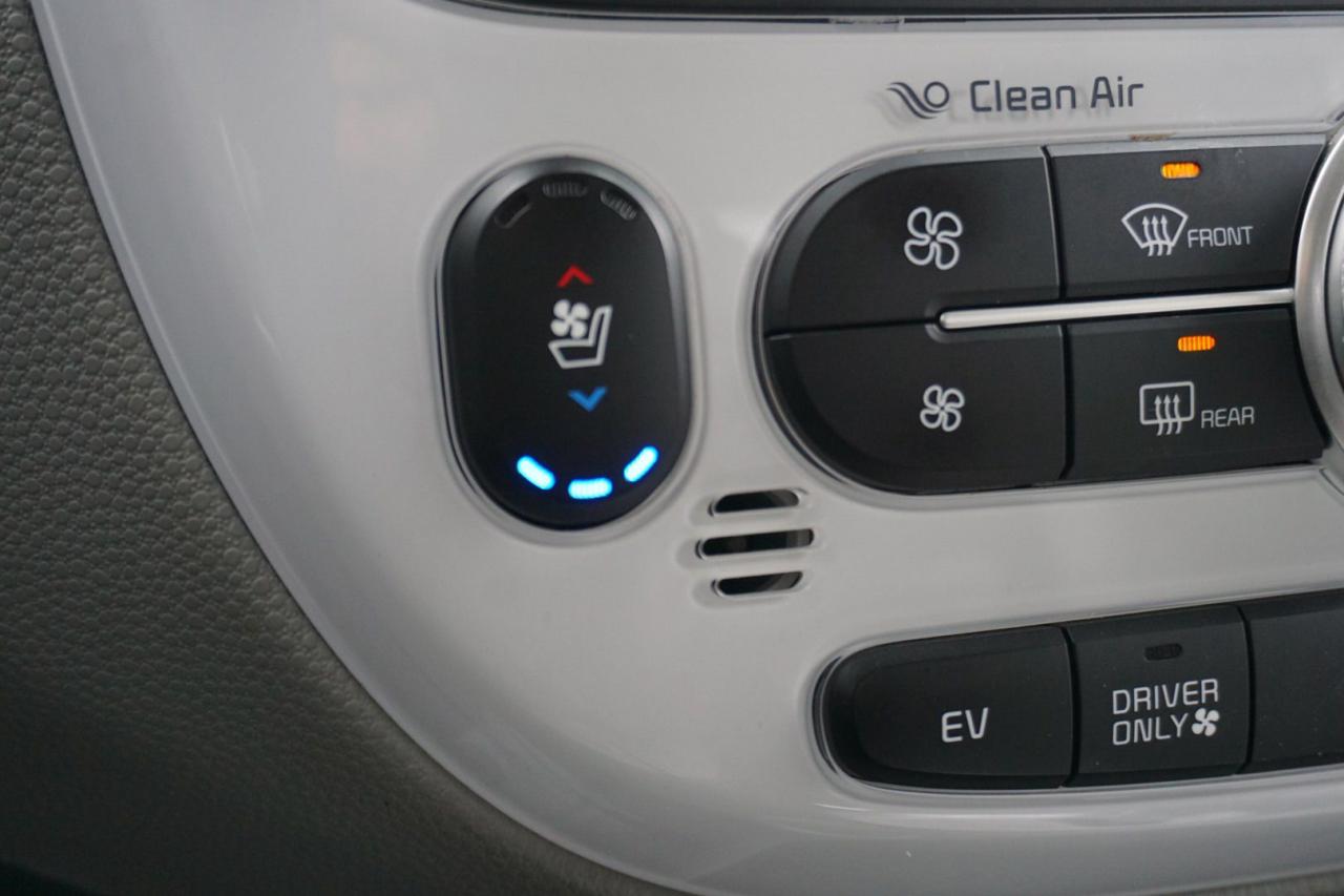 2018 Kia Soul EV LUXURY CERTIFIED *KIA SERVICED* CAMERA NAV BLUETOOTH LEATHER HEATED SEATS CRUISE ALLOYS - Photo #30