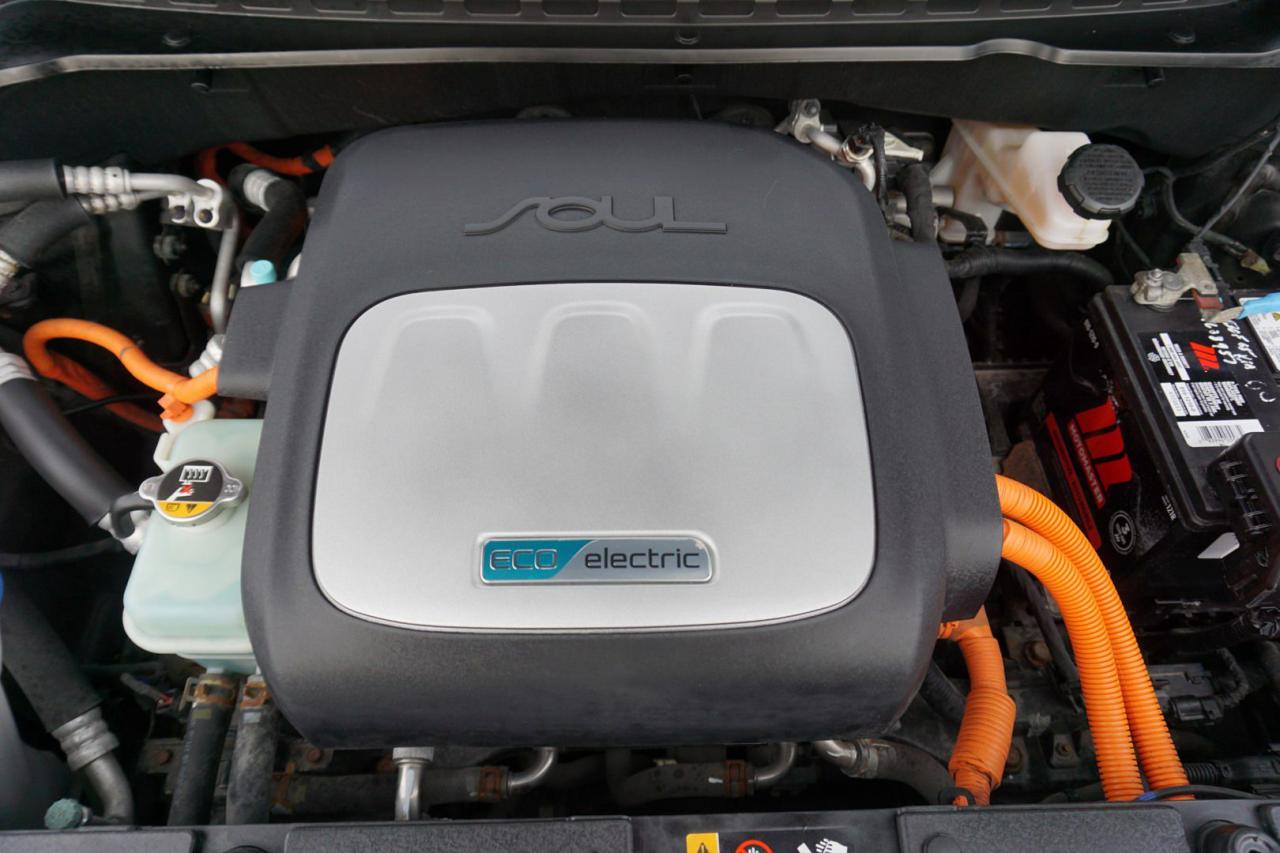 2018 Kia Soul EV LUXURY CERTIFIED *KIA SERVICED* CAMERA NAV BLUETOOTH LEATHER HEATED SEATS CRUISE ALLOYS - Photo #43