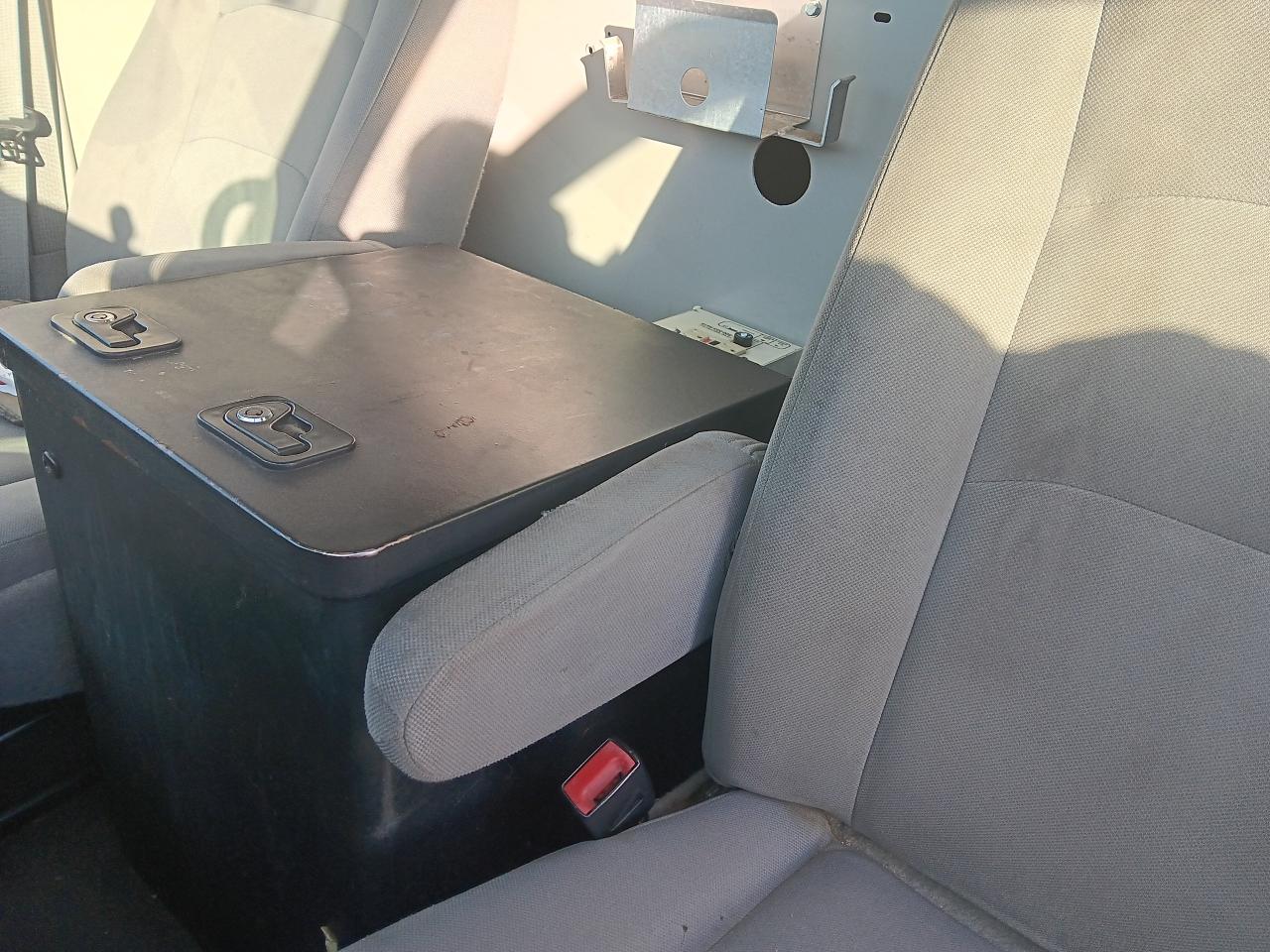 2012 Ford Econoline E150 Cargo with roof rack and compressor - Photo #15