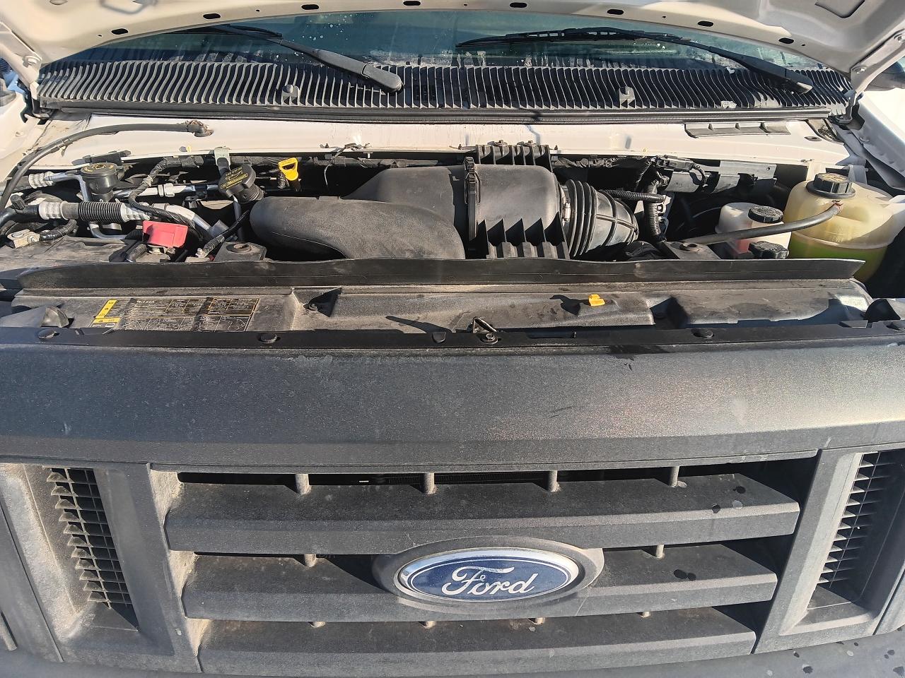 2012 Ford Econoline E150 Cargo with roof rack and compressor - Photo #5