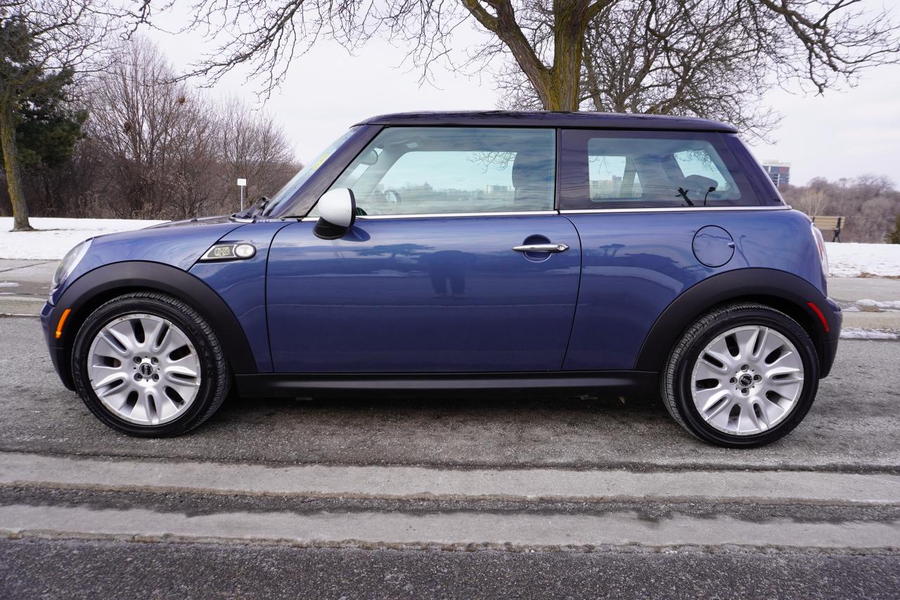 2010 MINI Cooper CAMDEN EDITION / MANUAL / NO ACCIDENTS / LOCAL CAR Photo2