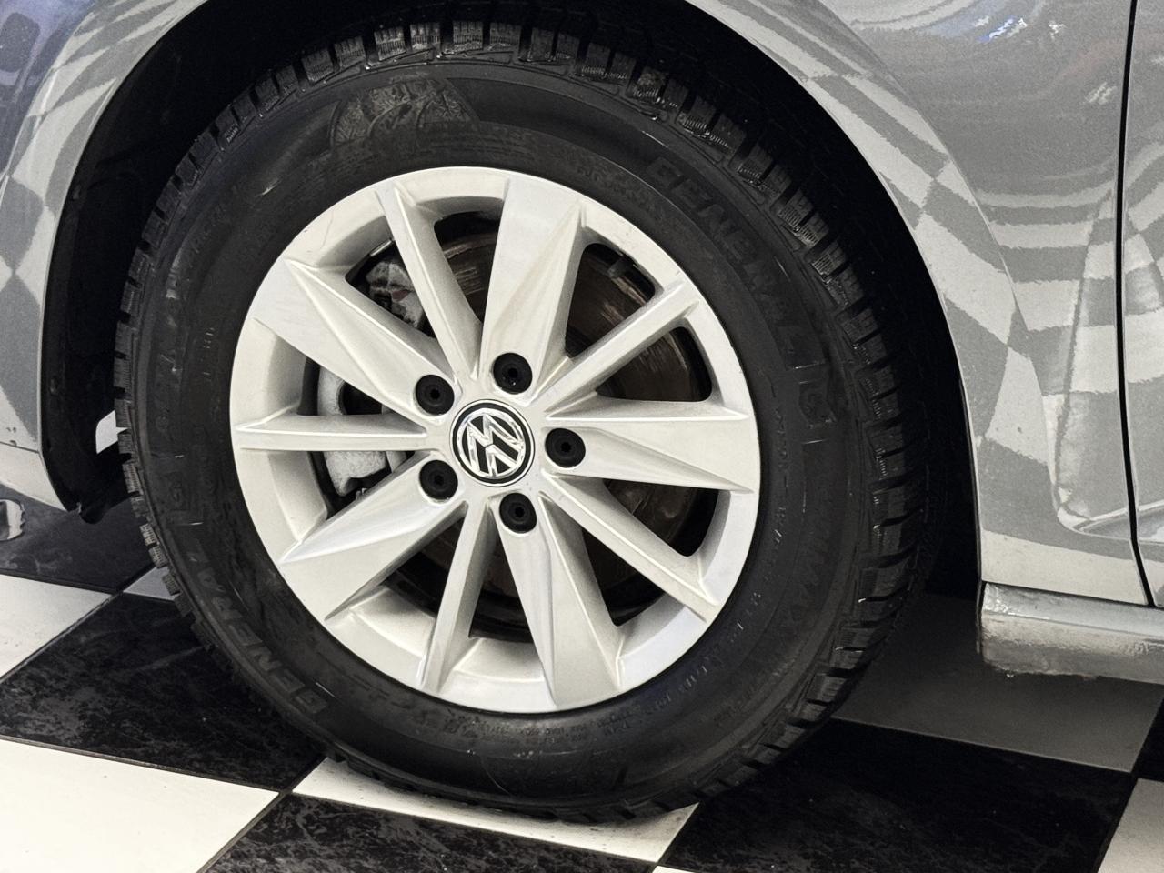 2017 Volkswagen Golf Trendline+Camera+Heated Seats+A/C+CLEAN CARFAX - Photo #49