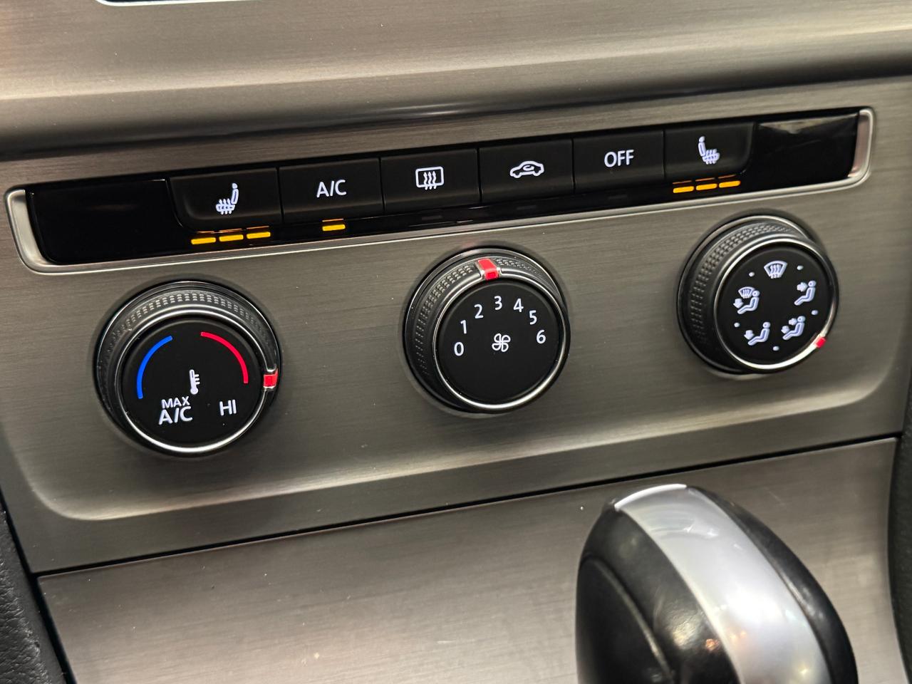 2017 Volkswagen Golf Trendline+Camera+Heated Seats+A/C+CLEAN CARFAX - Photo #32