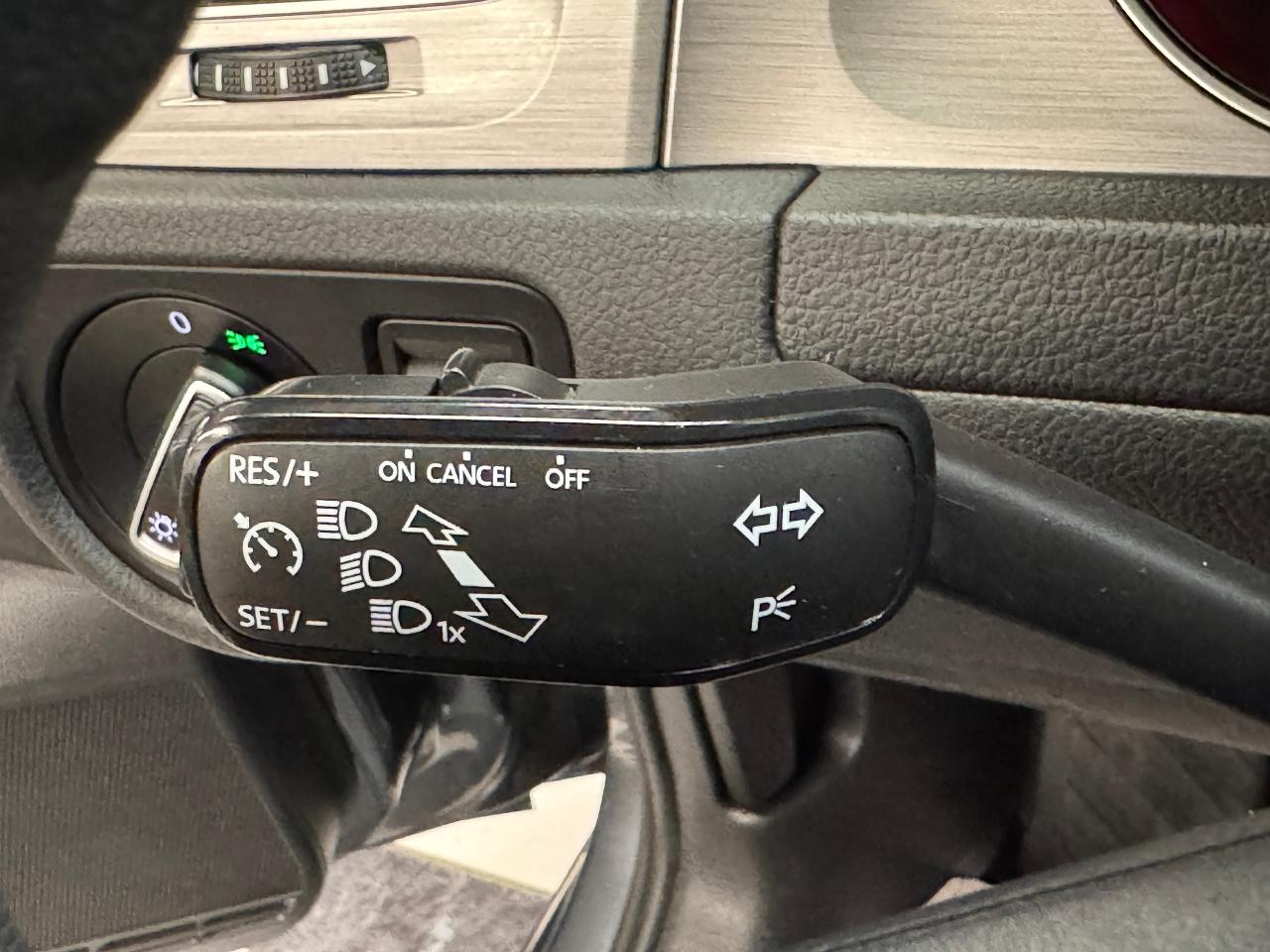 2017 Volkswagen Golf Trendline+Camera+Heated Seats+A/C+CLEAN CARFAX - Photo #43