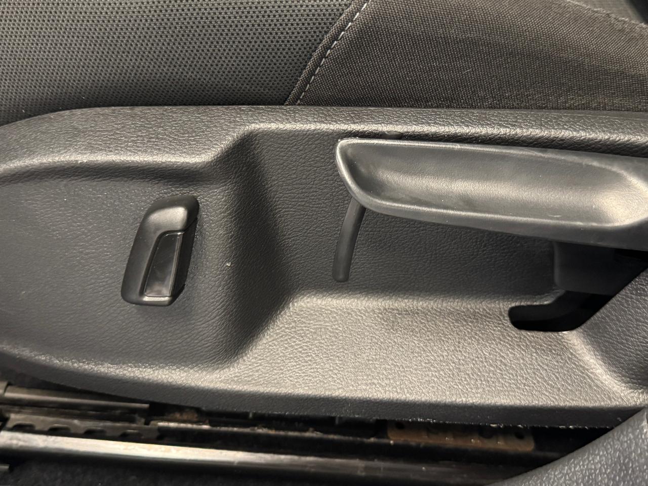 2017 Volkswagen Golf Trendline+Camera+Heated Seats+A/C+CLEAN CARFAX - Photo #41