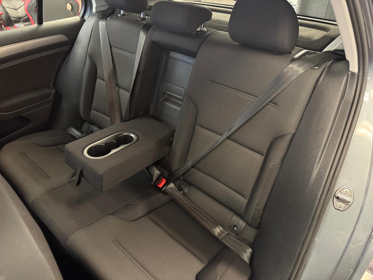 2017 Volkswagen Golf Trendline+Camera+Heated Seats+A/C+CLEAN CARFAX - Photo #25