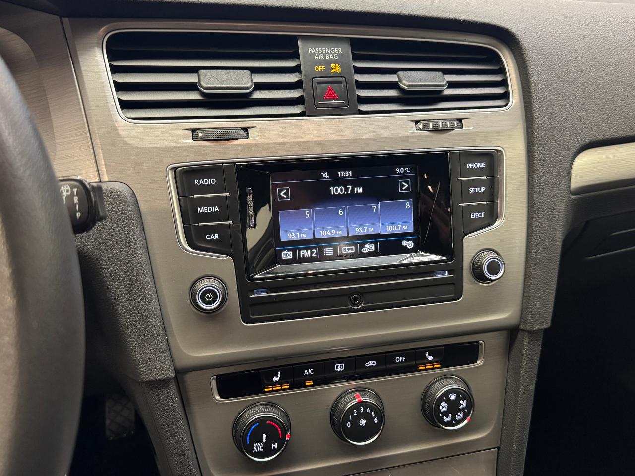 2017 Volkswagen Golf Trendline+Camera+Heated Seats+A/C+CLEAN CARFAX - Photo #13