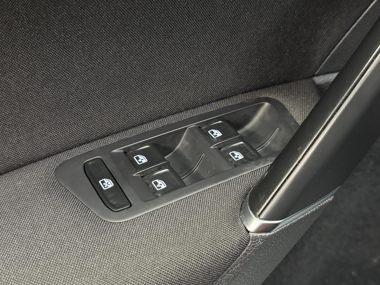 2017 Volkswagen Golf Trendline+Camera+Heated Seats+A/C+CLEAN CARFAX - Photo #45