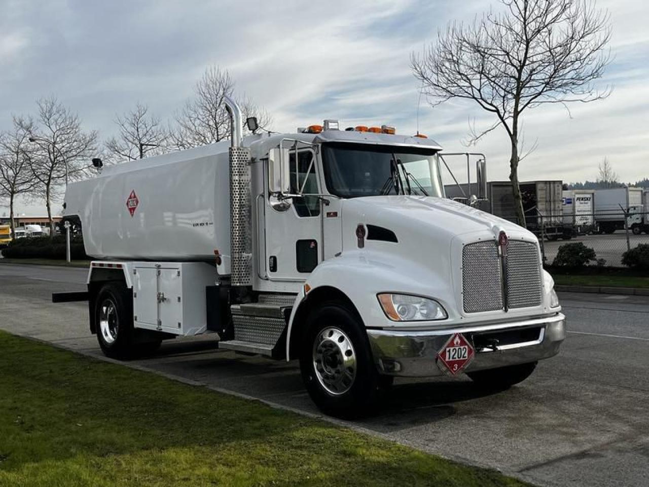 Used 2020 Kenworth T300 2800 Gallon Fuel Tanker with Air Brakes Diesel for sale in Burnaby, BC