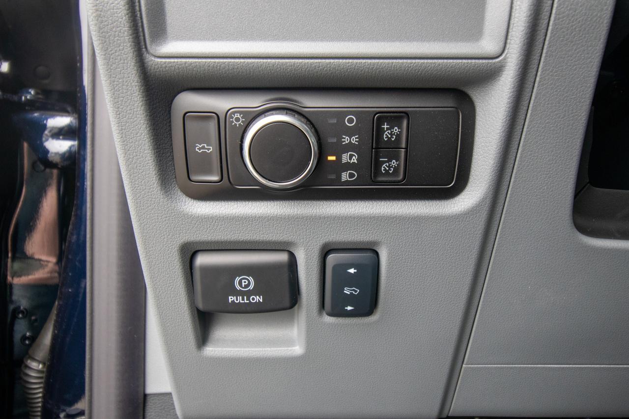 2025 Ford F-150 Lightning XLT 4WD SuperCrew 5.5' Box Photo5