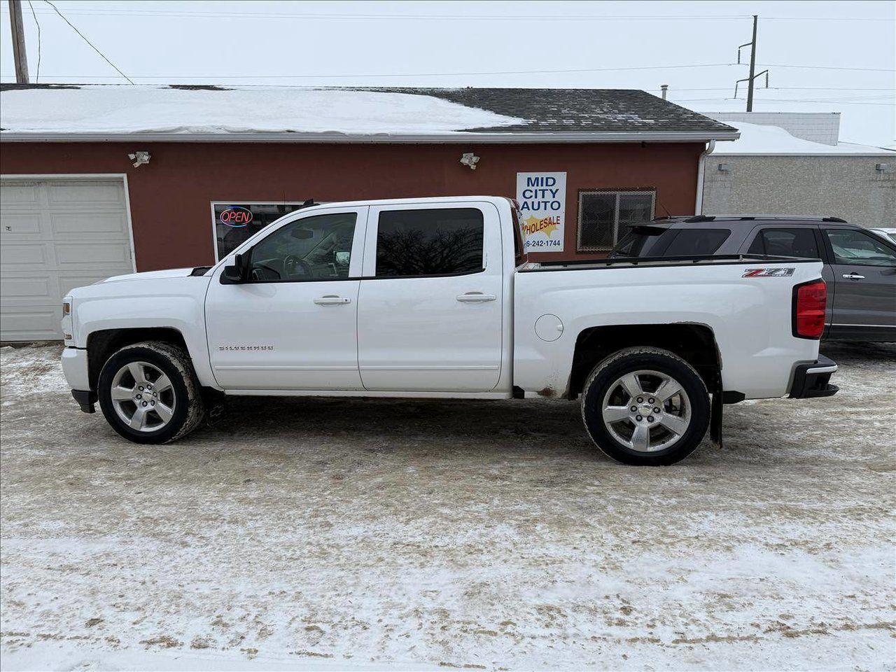 Used 2017 Chevrolet Silverado 1500 LT Crew 4WD for sale in Saskatoon, SK