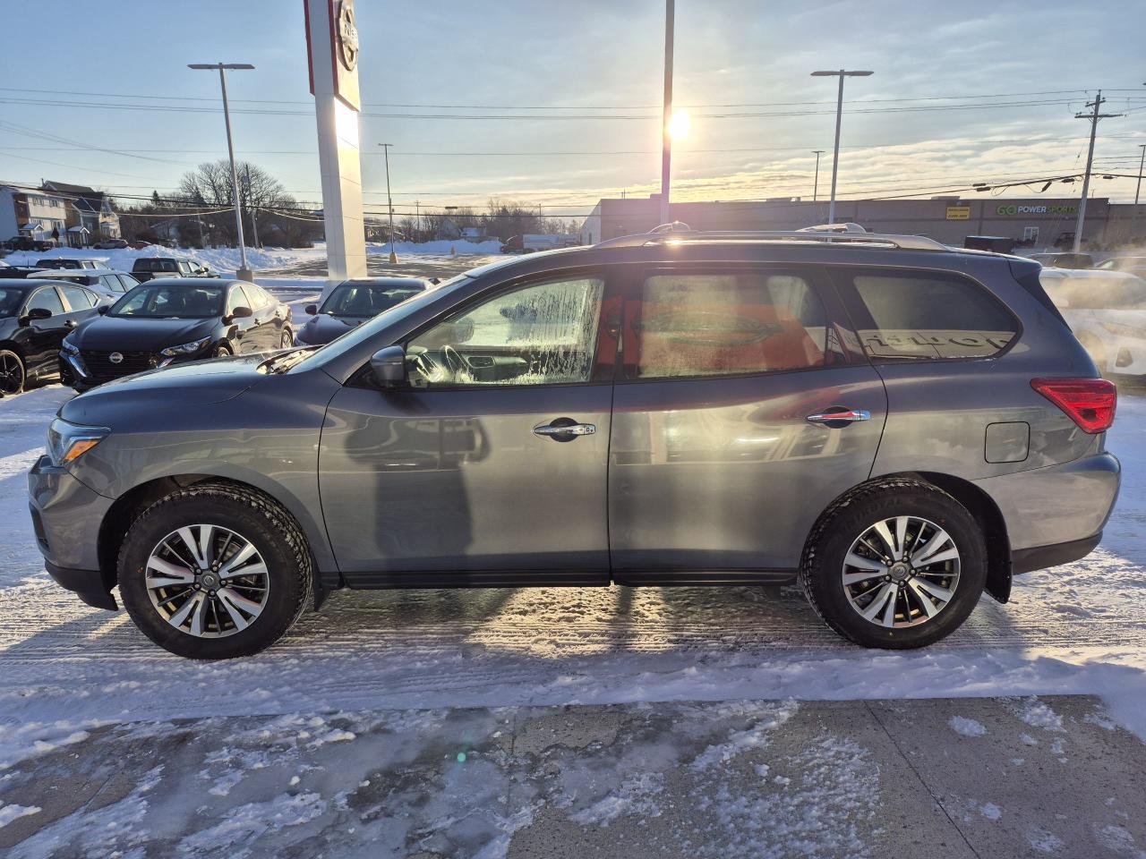 2019 Nissan Pathfinder SL PREMIUM LEATHER - AROUNDVIEW CAMERAS - MOONROOF Photo3