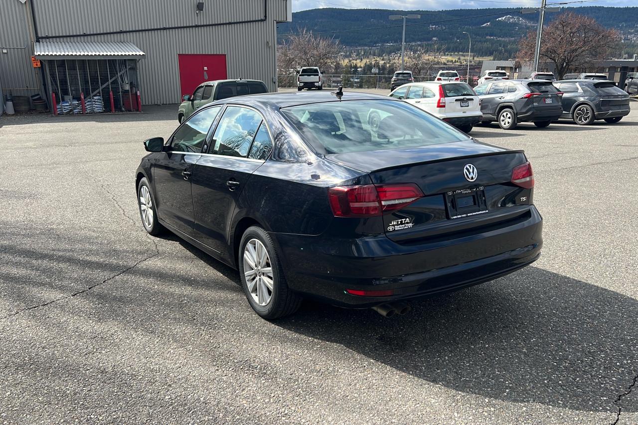 2017 Volkswagen Jetta SE Photo