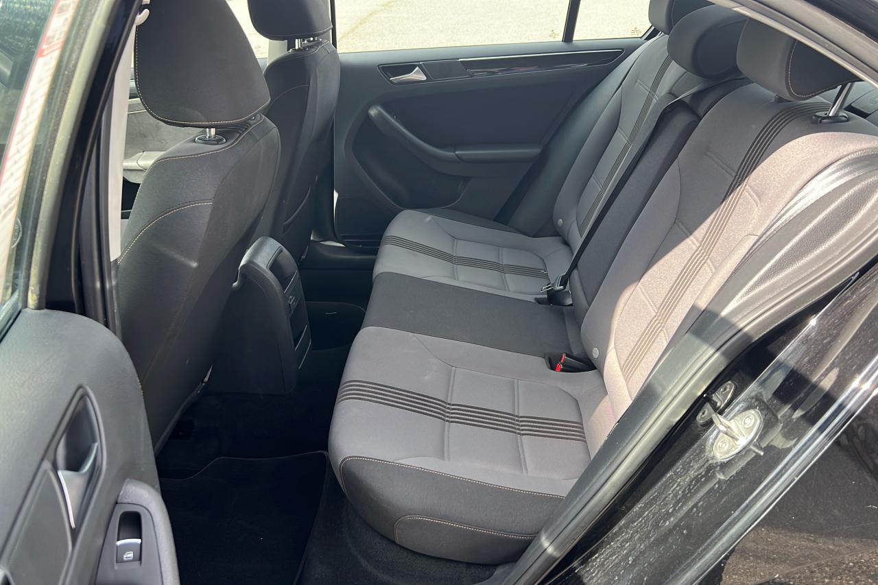 2017 Volkswagen Jetta SE Photo