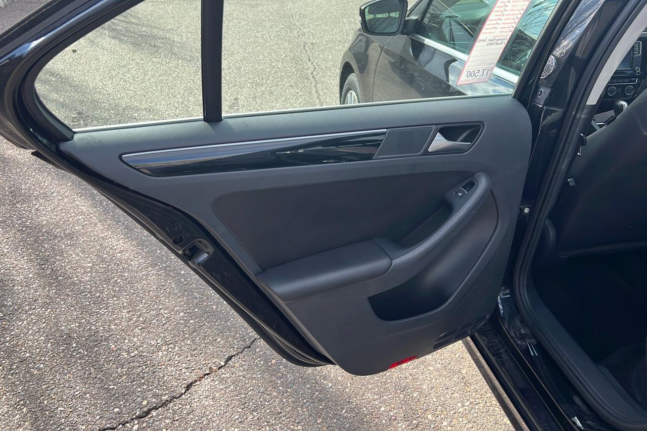 2017 Volkswagen Jetta SE Photo